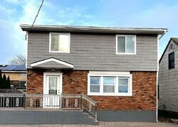 Pre-foreclosure in  S BAY ST Lindenhurst, NY 11757