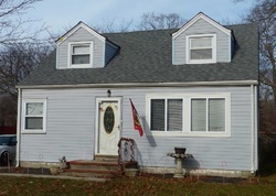  Parkview Dr, Shirley NY