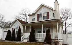  E Parkview Dr, Shirley NY
