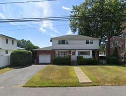 Pre-foreclosure in  MANHATTAN AVE West Babylon, NY 11704