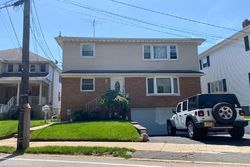 Pre-foreclosure in  RIVERSIDE AVE Lyndhurst, NJ 07071