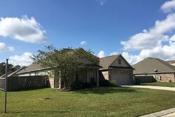 Pre-foreclosure in  GRAY EAGLE DR Denham Springs, LA 70726
