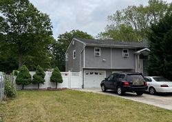 Pre-foreclosure Listing in MAPLE PL CENTRAL ISLIP, NY 11722