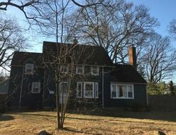 Pre-foreclosure Listing in E MAPLE RD GREENLAWN, NY 11740