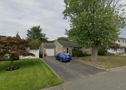 Pre-foreclosure in  GLYNN ST North Babylon, NY 11703