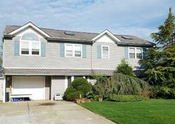 Pre-foreclosure in  SILVERSMITH LN Levittown, NY 11756