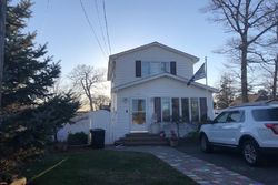Pre-foreclosure in  HYMAN AVE West Islip, NY 11795