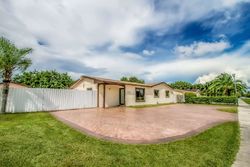  Sw 43rd St, Miami FL
