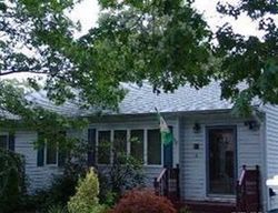 Pre-foreclosure Listing in PINEAIRE AVE FARMINGVILLE, NY 11738