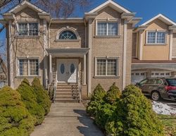 Pre-foreclosure Listing in PARK AVE NUTLEY, NJ 07110