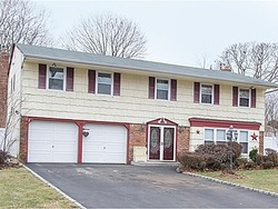  Bruce Dr, Centereach NY