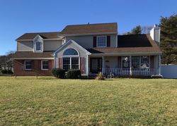 Pre-foreclosure Listing in MILLER FARMS DR MILLER PLACE, NY 11764