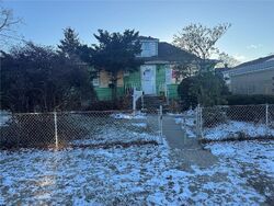 Pre-foreclosure in  8TH ST East Meadow, NY 11554