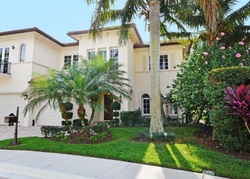 Pre-foreclosure in  VIA MARIPOSA Palm Beach Gardens, FL 33418