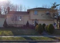 Pre-foreclosure Listing in MADISON PL ROSLYN HEIGHTS, NY 11577