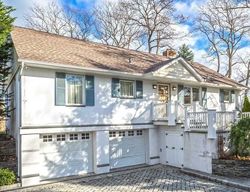 Pre-foreclosure Listing in RIDGEFIELD RD CENTERPORT, NY 11721