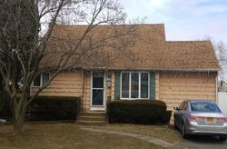  28th St, Lindenhurst NY