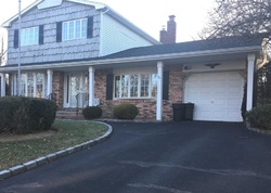 Pre-foreclosure Listing in CARDINAL LN HAUPPAUGE, NY 11788