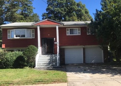 Pre-foreclosure Listing in CONNECTICUT AVE FREEPORT, NY 11520