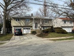 Pre-foreclosure Listing in KENNETH RD MERRICK, NY 11566