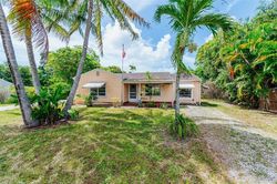 Pre-foreclosure in  NE 133RD RD Miami, FL 33161
