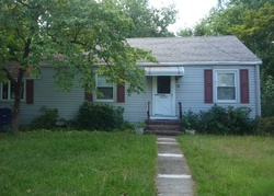 Pre-foreclosure Listing in S TERRACE AVE MAPLE SHADE, NJ 08052