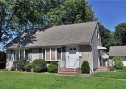 Pre-foreclosure Listing in OAKLEY WAY WAYNE, NJ 07470