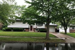 Pre-foreclosure in  TOWNLEY DR Bloomington, IL 61704