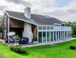 Pre-foreclosure in  FLYING POINT RD Southampton, NY 11968