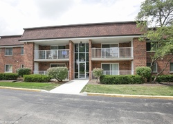 Pre-foreclosure in  WESTOVER LN UNIT 1C Schaumburg, IL 60193