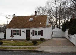 Pre-foreclosure Listing in HEATHER LN LEVITTOWN, NY 11756
