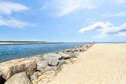 Pre-foreclosure in  16TH ST East Hampton, NY 11937