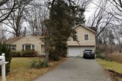 Pre-foreclosure Listing in WERIMUS RD WOODCLIFF LAKE, NJ 07677