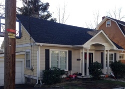 Pre-foreclosure in  WOODS PL Middletown, NY 10940