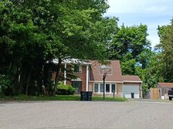 Pre-foreclosure in  VALE CT Mount Sinai, NY 11766