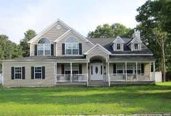 Pre-foreclosure in  WILLIAMSBURG WAY Yaphank, NY 11980