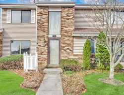 Pre-foreclosure in  POND VIEW LN Smithtown, NY 11787