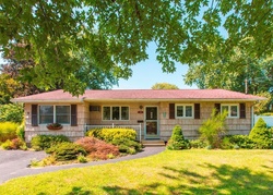 Pre-foreclosure Listing in WYANDANCH RD SAYVILLE, NY 11782