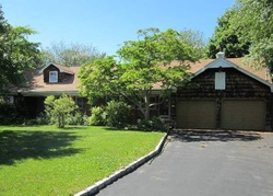 Pre-foreclosure Listing in TWIN RIVER DR OAKDALE, NY 11769