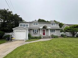 Pre-foreclosure in  ALWICK AVE West Islip, NY 11795