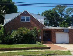Pre-foreclosure in  BENJAMIN ST Bay Shore, NY 11706