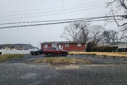 Pre-foreclosure in  PRINCETON ST Bay Shore, NY 11706