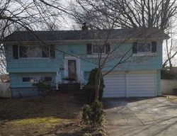 Pre-foreclosure Listing in MANHATTAN BLVD ISLIP TERRACE, NY 11752