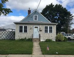 Pre-foreclosure Listing in WALNUT AVE E FARMINGDALE, NY 11735