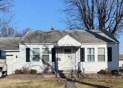 Pre-foreclosure Listing in S 9TH ST WOOD RIVER, IL 62095