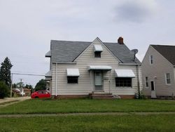 Pre-foreclosure in  PARKLANE DR Cleveland, OH 44134