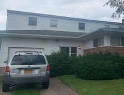 Pre-foreclosure in  RADCLIFFE AVE Farmingdale, NY 11735