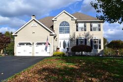 Pre-foreclosure in  OAK TAVERN CIR Somerville, NJ 08876