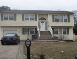 Pre-foreclosure in  PECK AVE Bay Shore, NY 11706