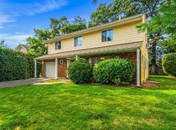 Pre-foreclosure in  DELAMERE ST Huntington, NY 11743